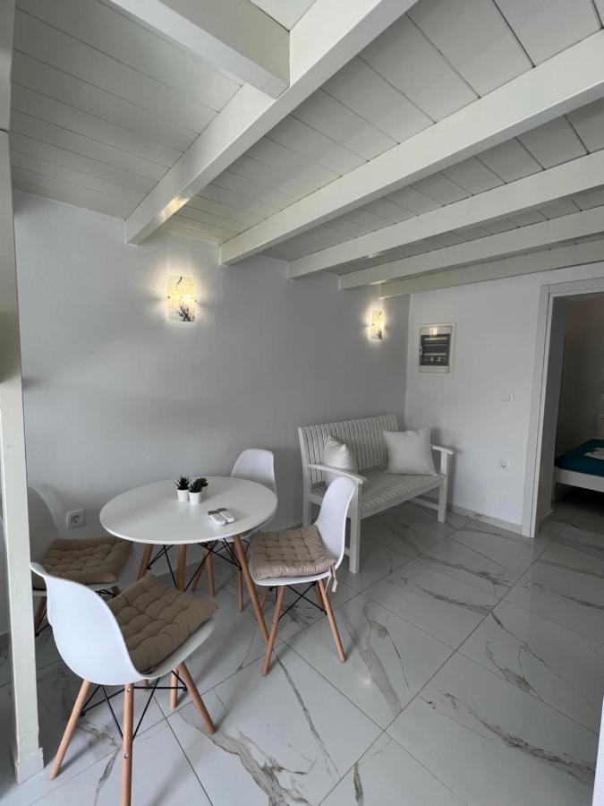 Pavlina Karterados (Santorini)