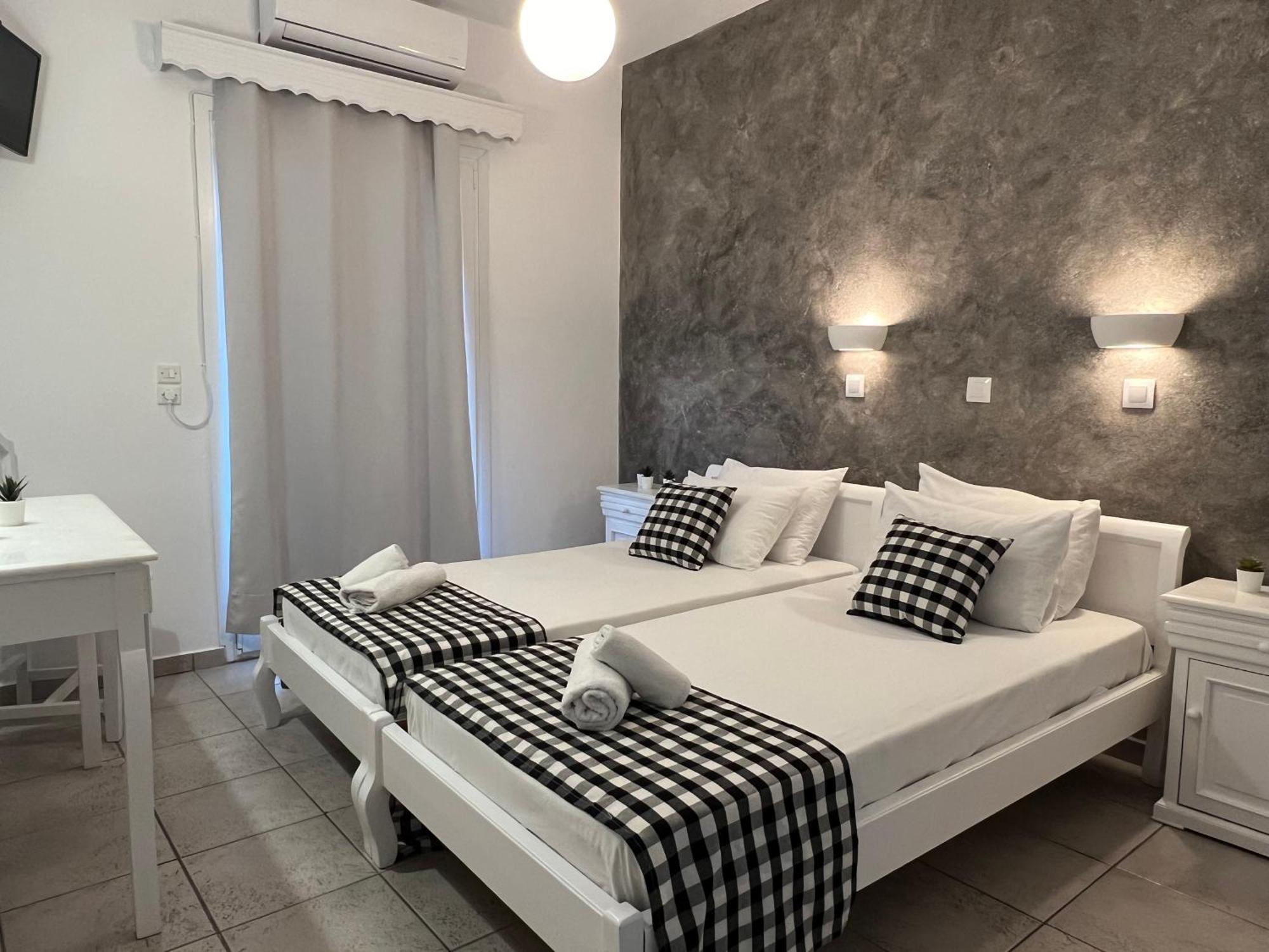 Pavlina 3* Karterados (Santorini)