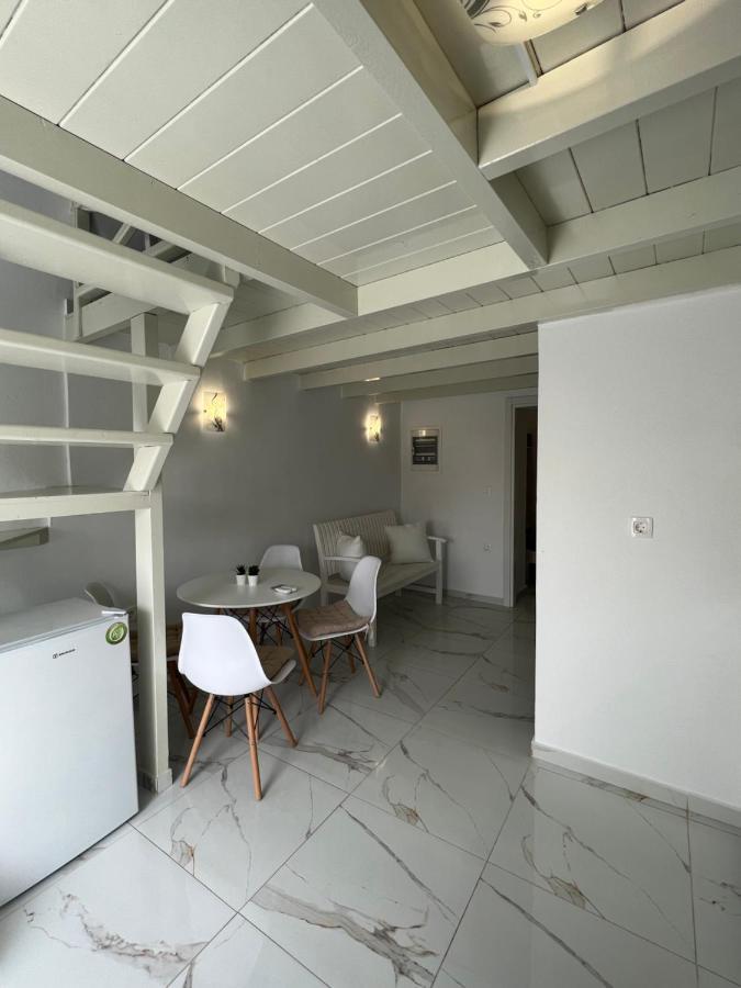 Pavlina Pensión Karterados (Santorini)