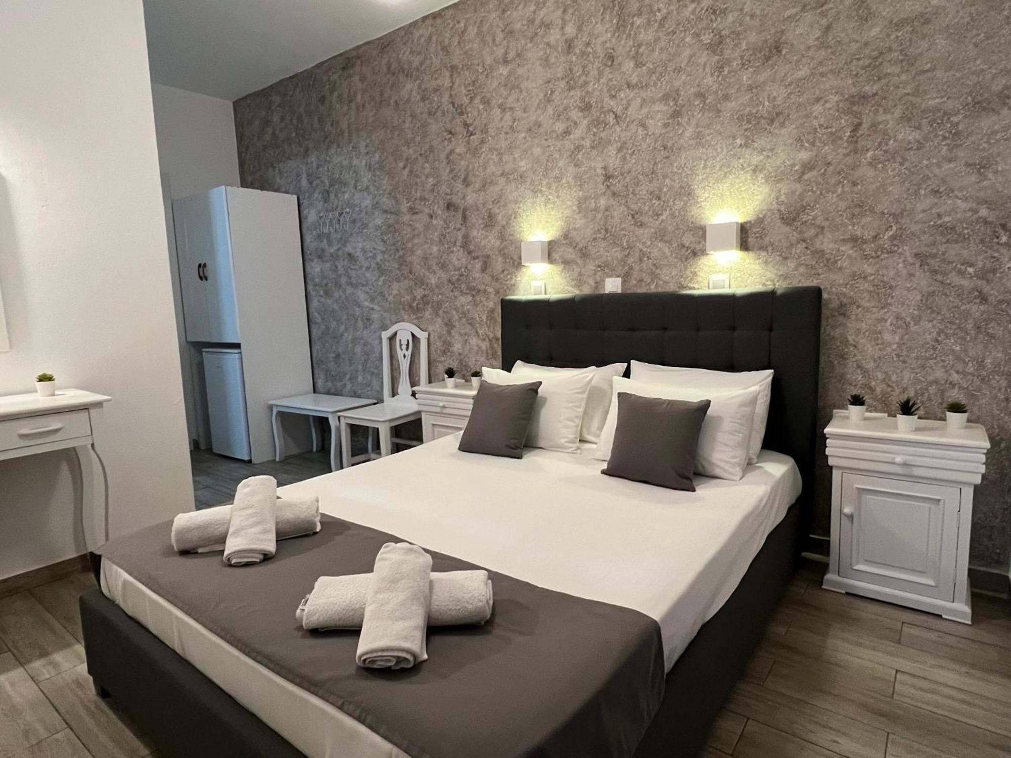 Pavlina 3* Karterados (Santorini)